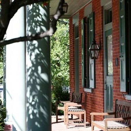 Bird-In-Hand Village Inn & Suites Ngoại thất bức ảnh