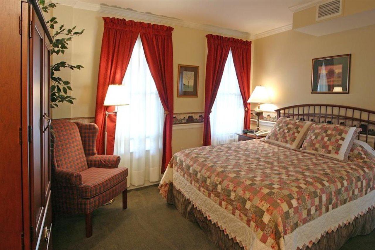 Bird-In-Hand Village Inn & Suites Ngoại thất bức ảnh
