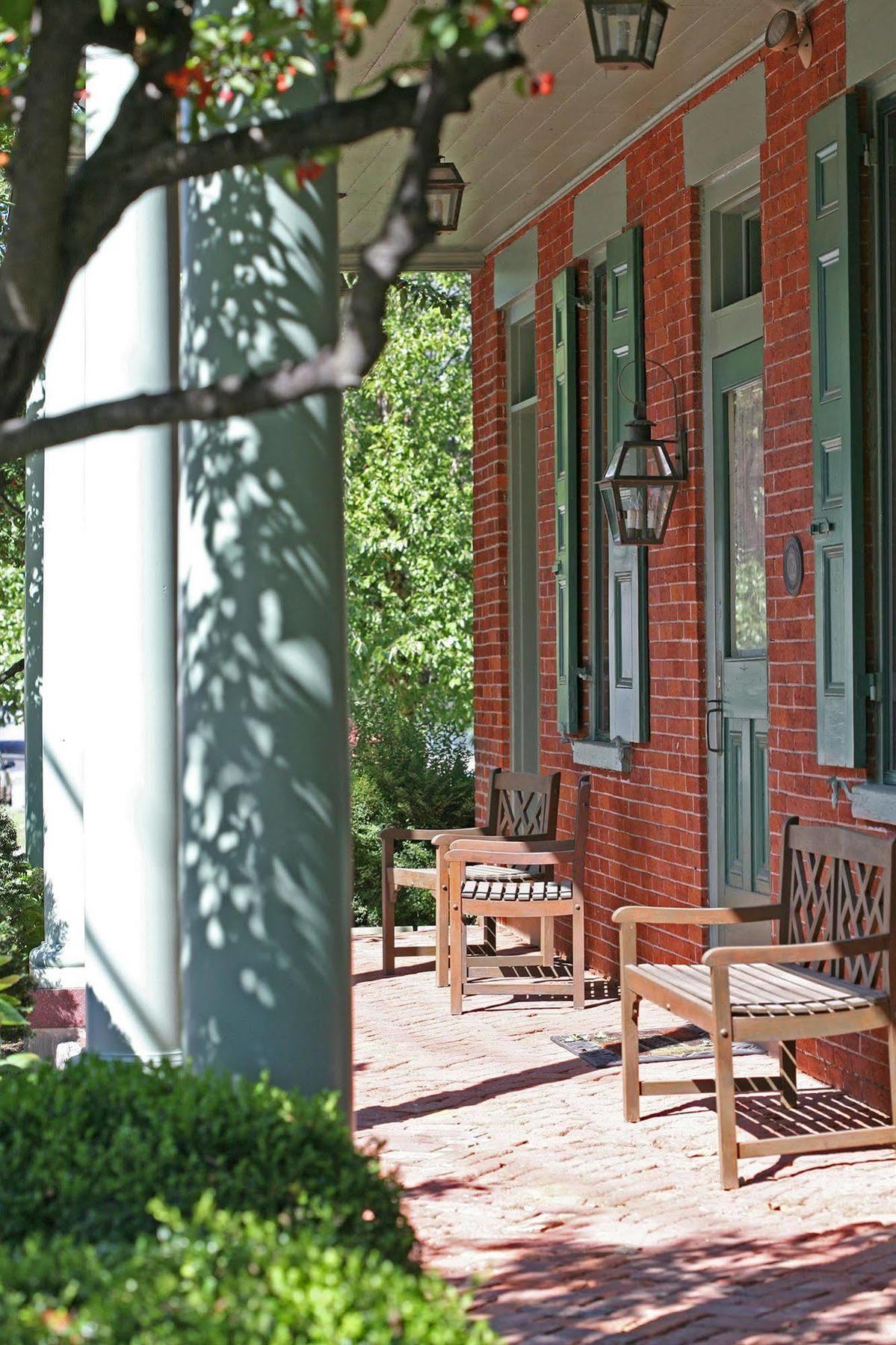 Bird-In-Hand Village Inn & Suites Ngoại thất bức ảnh